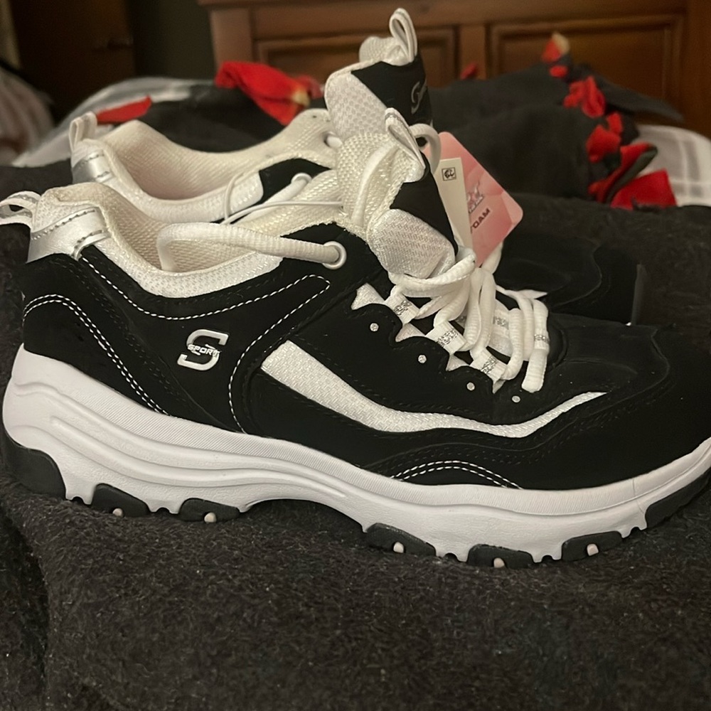 Sketchers Memory Foam 7.5 NWT
